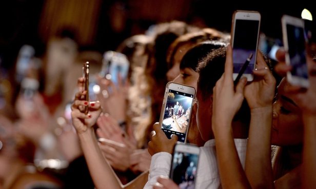 sosial-media-Smartphonegreece