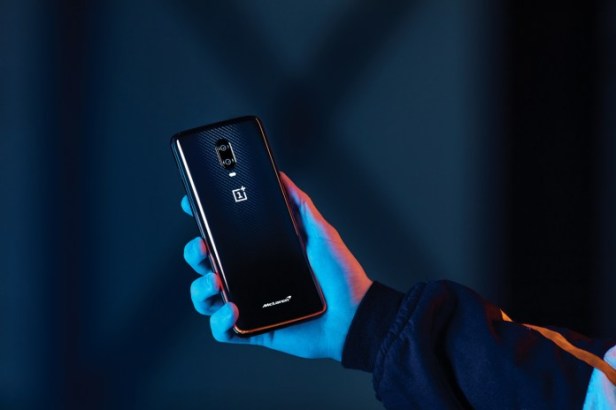 OnePlus-6T-McLaren-Edition-SmartphoneGreece