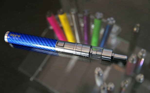 E-Cigarette_Smartphonegreece-2