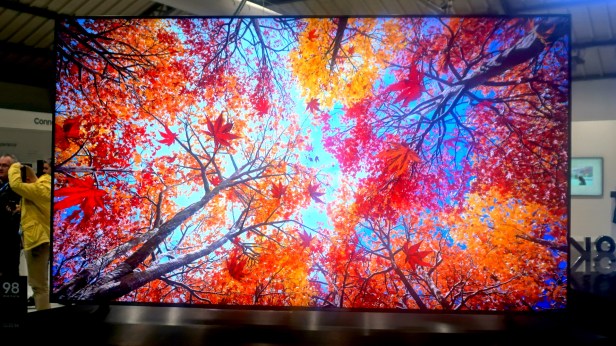 OLED-8K-tv-Smartphonegreece (1).jpg