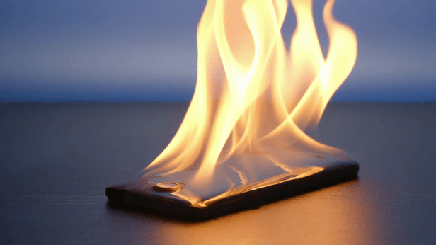 smartphone-burning-Smartphonegreece.png
