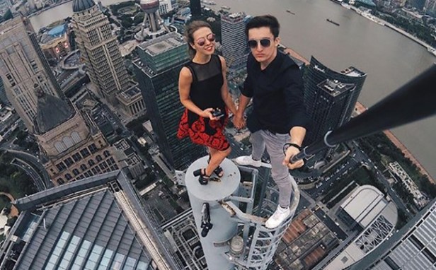 dangerous-selfie-Smartphonegreece (2).jpg