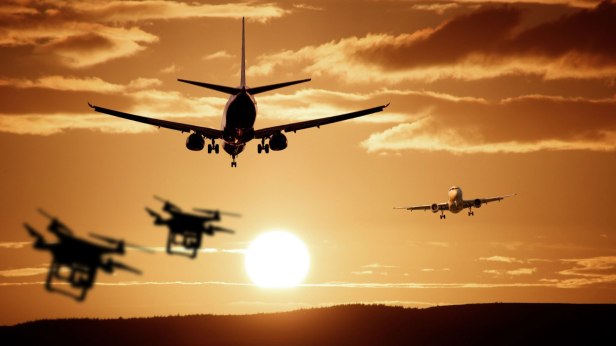 gatwick-airport-drones-Smartphonegreece