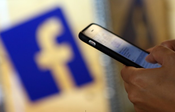 facebook-iPhone-Smartphonegreece