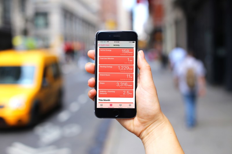 Health-App-Steps-iPhone-Smartphonegreece