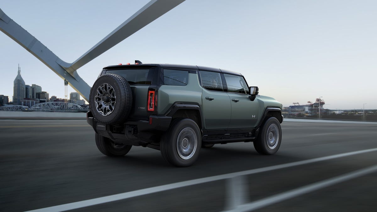 Hummer-SUV-EV-Smartphonegreece (1)
