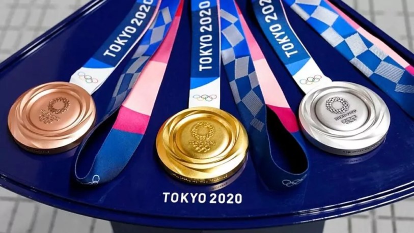 TOKYO-2020-MEDALS-SMARTPHONEGREECE