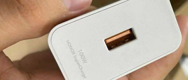 huawei-100w-charger-Smartphonegreece