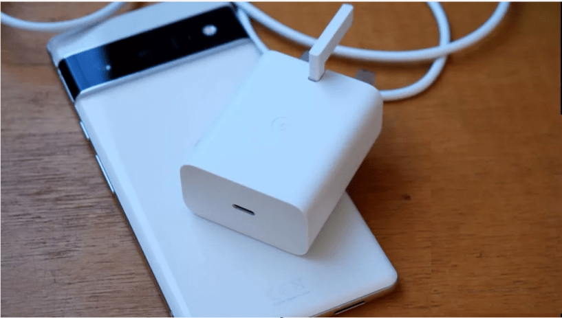 Google-Pixel-6-charger-Smartphonegreece.