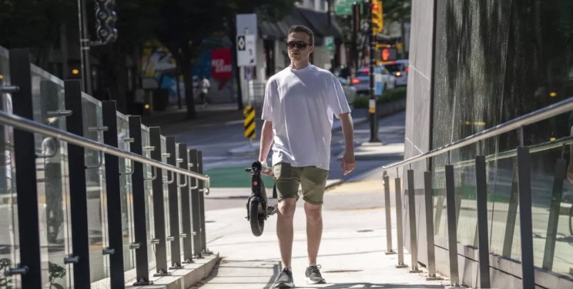 E-Sscooter-3-Smartphonegreece