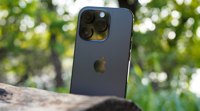 apple-Virtual-Look-Up-Smartphonegreece