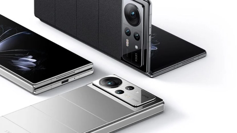 Xiaomi-clamshell-foldable-Smartphonegreece