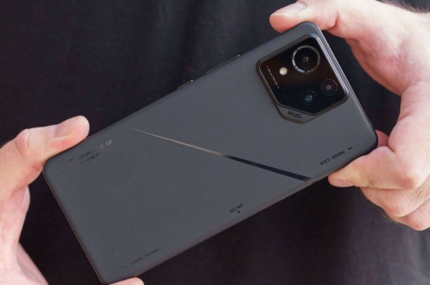 Rog-Phone-8-Pro-Smartphonegreece_072704~2