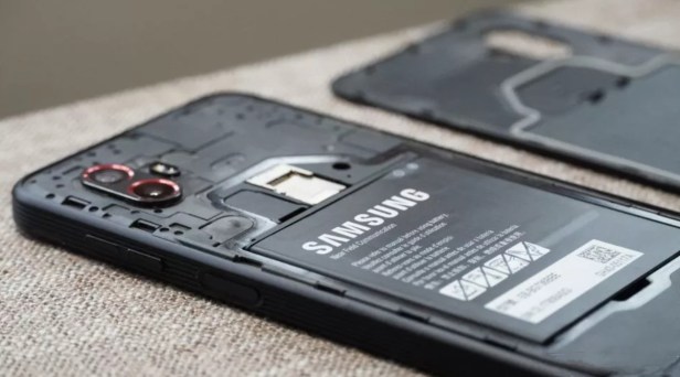 samsung-removable-battery-Smartphonegreece_072135~2