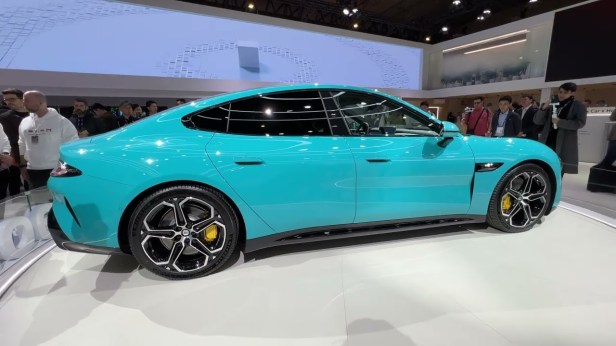 Xiaomi-car-SU7-Max-Smartphonegreece-3